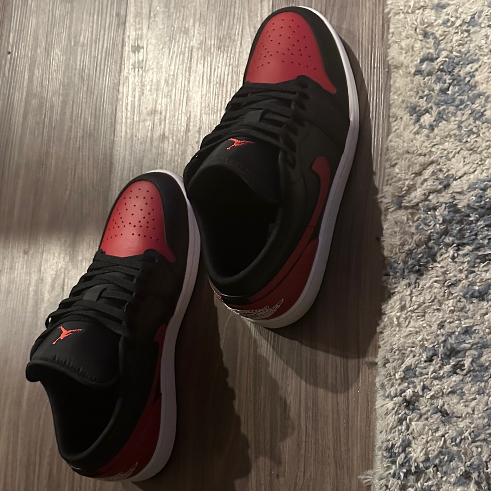 Jordan Men's Black and Red Sneakers - Picture 6 of 8